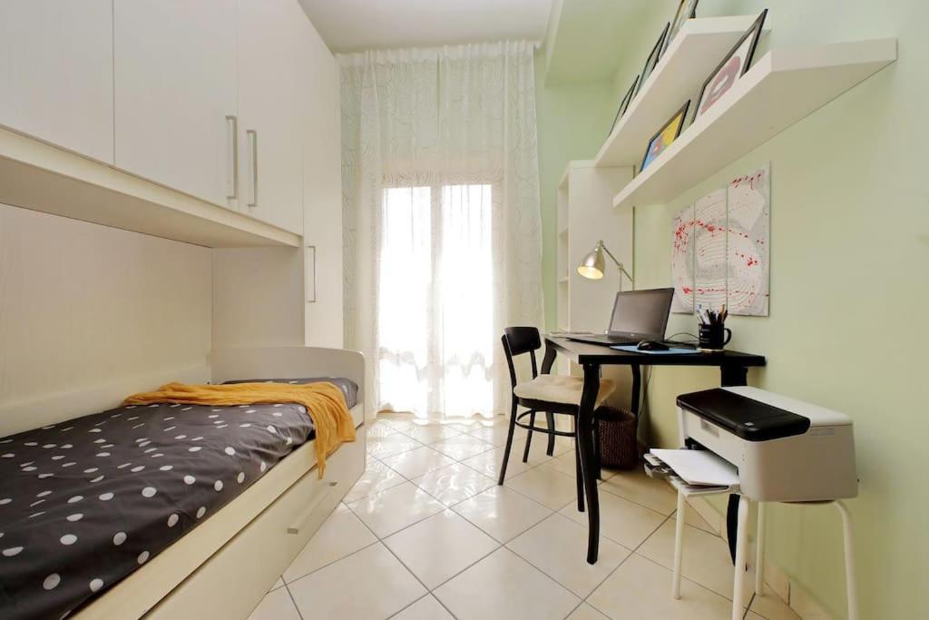 Relax Rome With 2 Balconies - 2 Bedroom Flat, 3Rd Floor With Lift, High Comfort, Quite, A Walk From Urban Train Station Gemelli And Metro A Stops Battistini & Cornelia Connecting To Center In 20 Minutes, 2 Steps From Bus Stop, Cycle Path, Groceries Ngoại thất bức ảnh