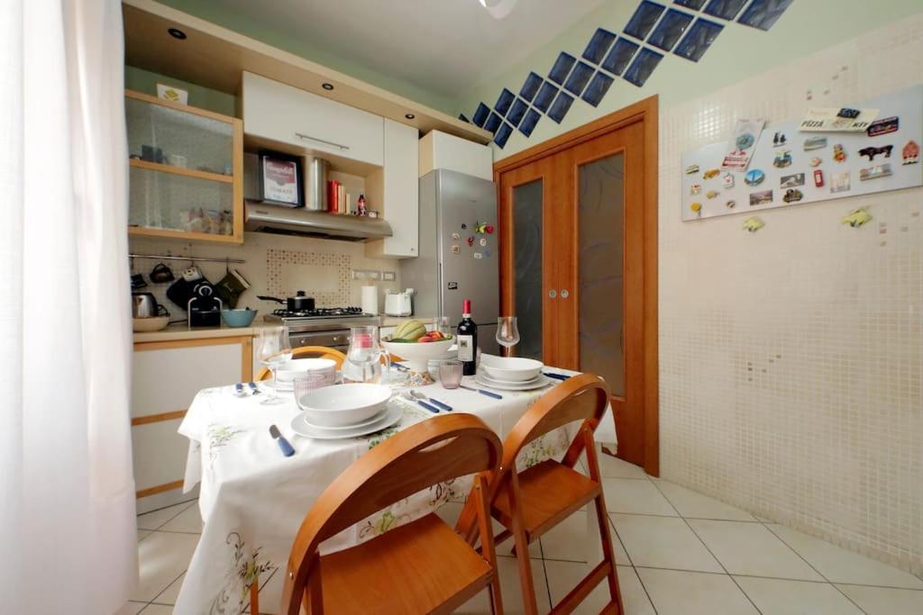 Relax Rome With 2 Balconies - 2 Bedroom Flat, 3Rd Floor With Lift, High Comfort, Quite, A Walk From Urban Train Station Gemelli And Metro A Stops Battistini & Cornelia Connecting To Center In 20 Minutes, 2 Steps From Bus Stop, Cycle Path, Groceries Ngoại thất bức ảnh