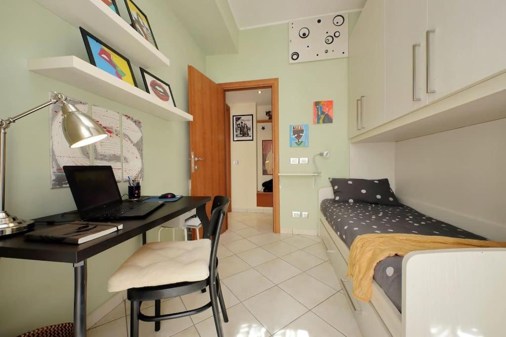 Relax Rome With 2 Balconies - 2 Bedroom Flat, 3Rd Floor With Lift, High Comfort, Quite, A Walk From Urban Train Station Gemelli And Metro A Stops Battistini & Cornelia Connecting To Center In 20 Minutes, 2 Steps From Bus Stop, Cycle Path, Groceries Ngoại thất bức ảnh