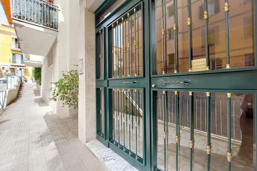 Relax Rome With 2 Balconies - 2 Bedroom Flat, 3Rd Floor With Lift, High Comfort, Quite, A Walk From Urban Train Station Gemelli And Metro A Stops Battistini & Cornelia Connecting To Center In 20 Minutes, 2 Steps From Bus Stop, Cycle Path, Groceries Ngoại thất bức ảnh