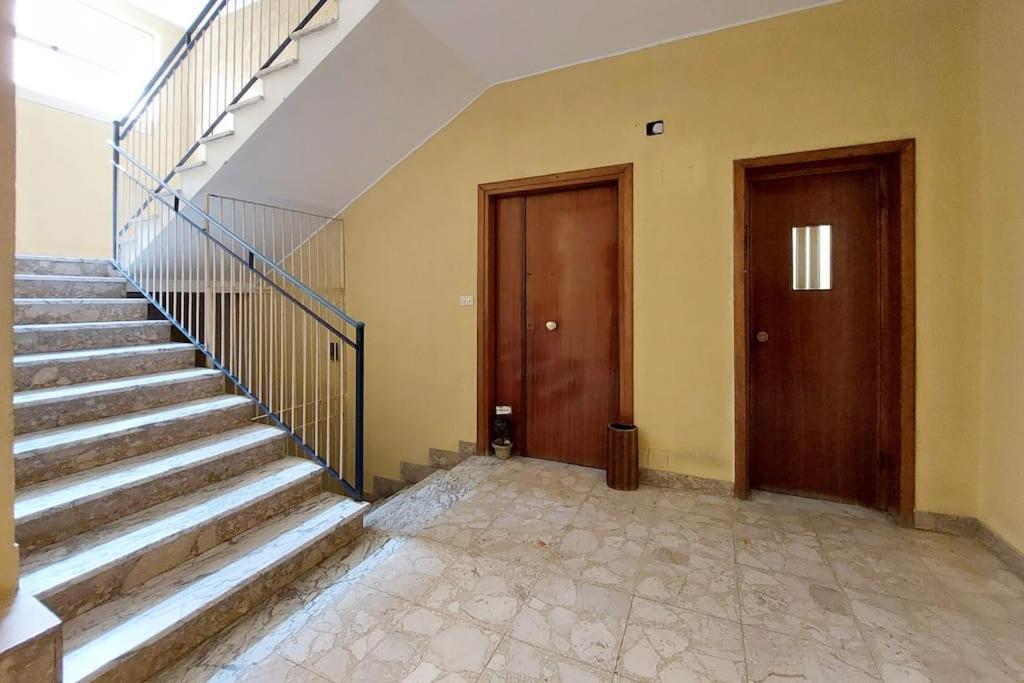 Relax Rome With 2 Balconies - 2 Bedroom Flat, 3Rd Floor With Lift, High Comfort, Quite, A Walk From Urban Train Station Gemelli And Metro A Stops Battistini & Cornelia Connecting To Center In 20 Minutes, 2 Steps From Bus Stop, Cycle Path, Groceries Ngoại thất bức ảnh